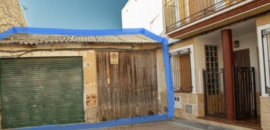 NAVE-COCHERA Y SOLAR EN VENTA