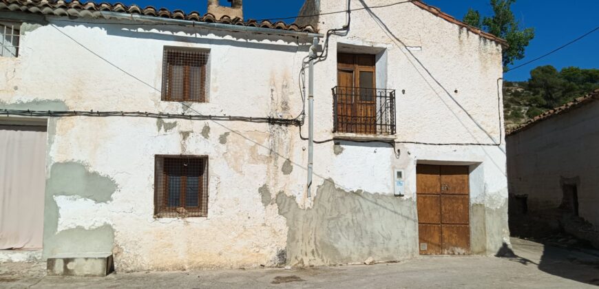 Finca y casa a la venta en la pedanía Fuente Higuera